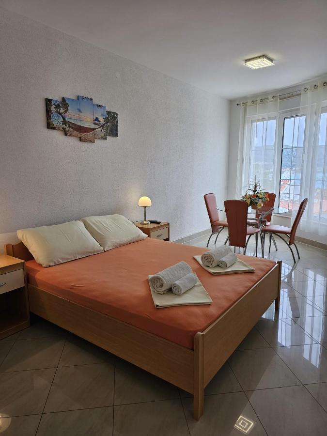 Apartmani Barnjak Трогир Экстерьер фото