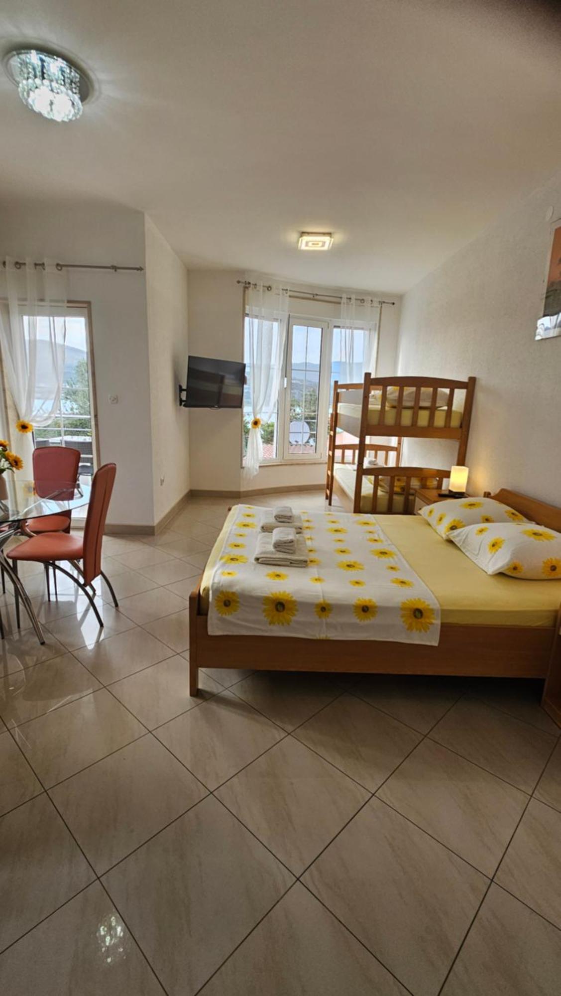 Apartmani Barnjak Трогир Экстерьер фото